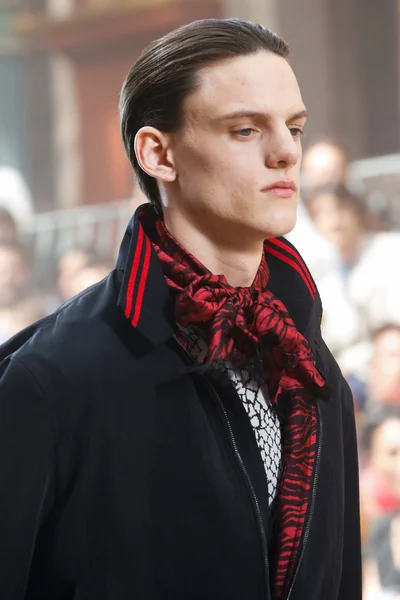 Look 76
